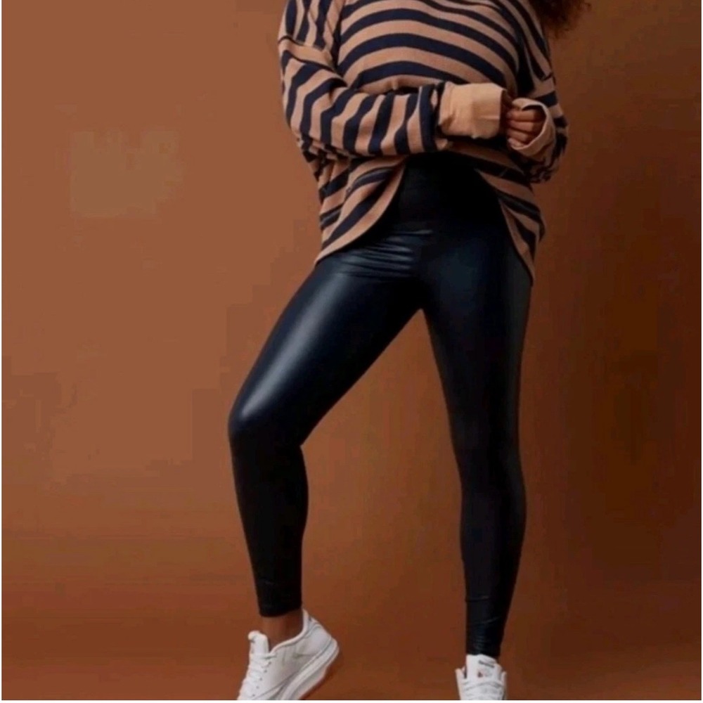 Offline Aerie Faux Liquid Leather Leggings Hi Rise Black M Edgy Moto Vamp Sleek